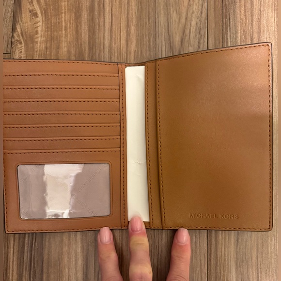 Michael Kors Logo Passport Holder- Brand New NEVER used. - Picture 4 of 4